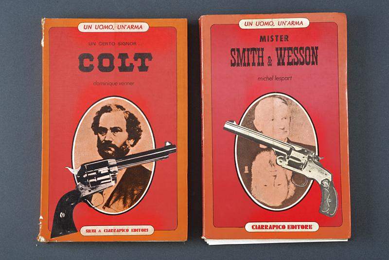 Lotto di due libri di Colt e Smith & Wesson