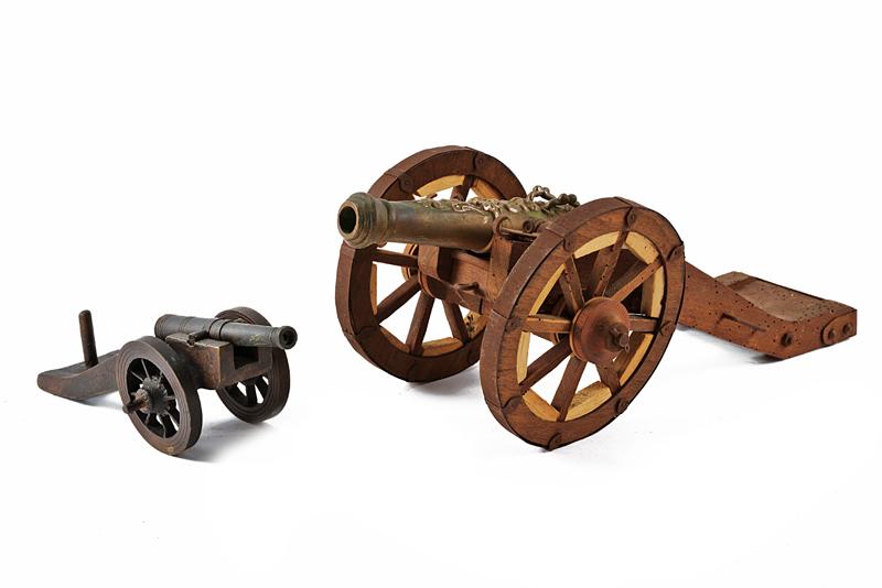 Lotto di due modelli di cannone