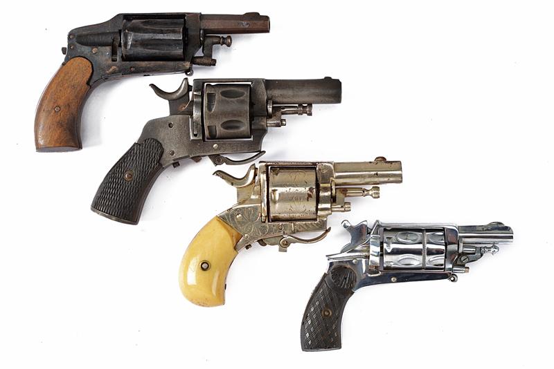 Lotto di quattro revolver a percussione centrale