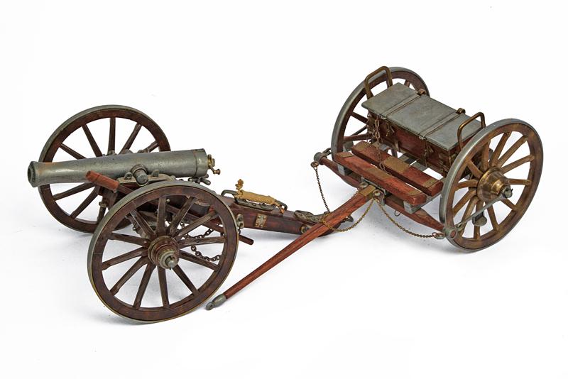 Modello di cannone con cassone d'artiglieria