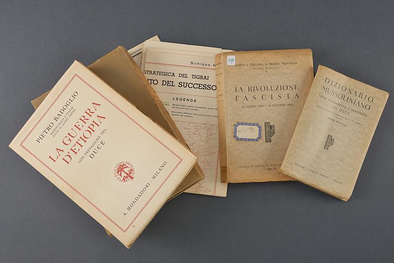 Lotto di tre volumi d'epoca fascista