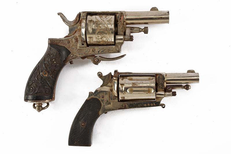 Lotto di due revolver a percussione centrale