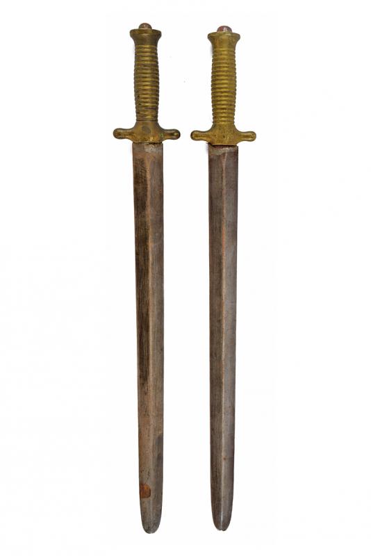 Lotto di due daghe da cannoniere mod. 1833 per Scuole Militari