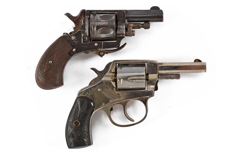 Lotto di due revolver a percussione centrale
