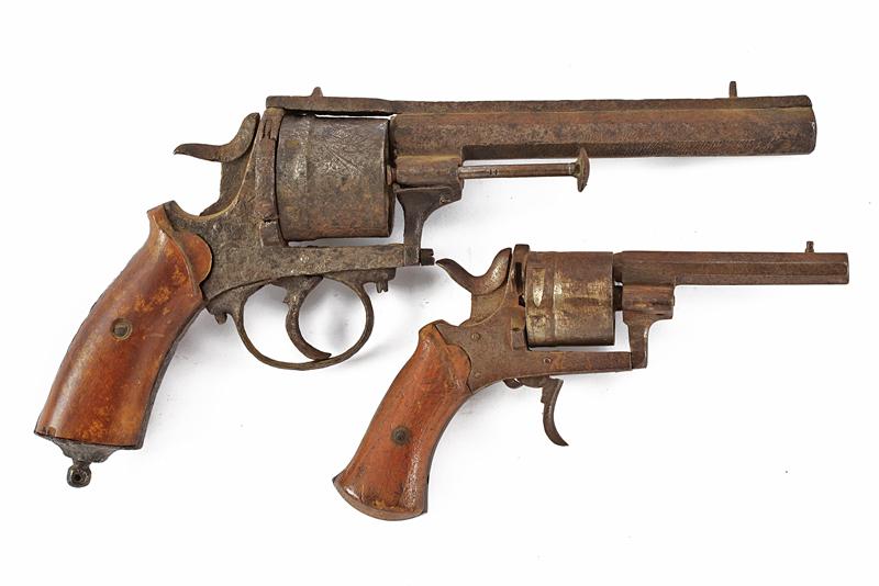 Lotto di due revolver a percussione centrale