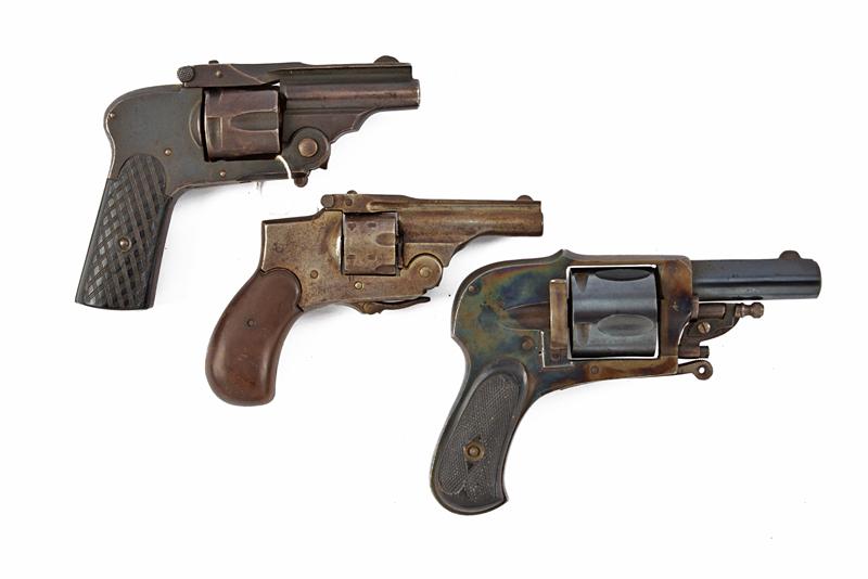 Lotto di tre revolver a percussione centrale