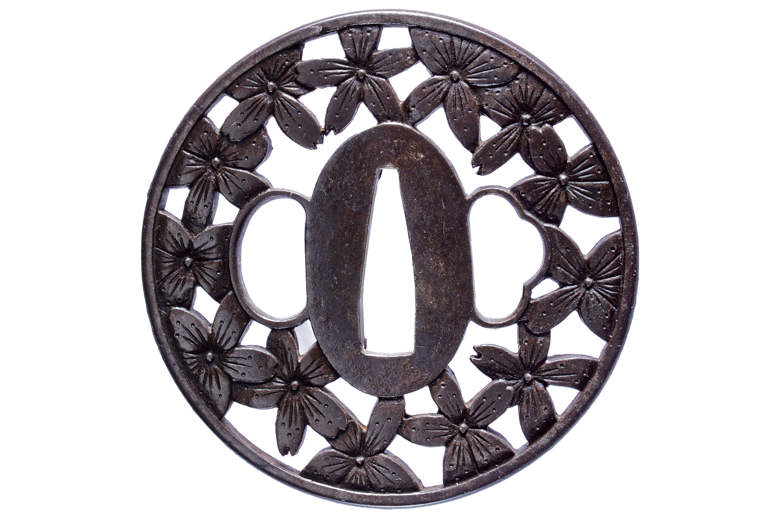 Tsuba firmata Echizen ju Kinai saku