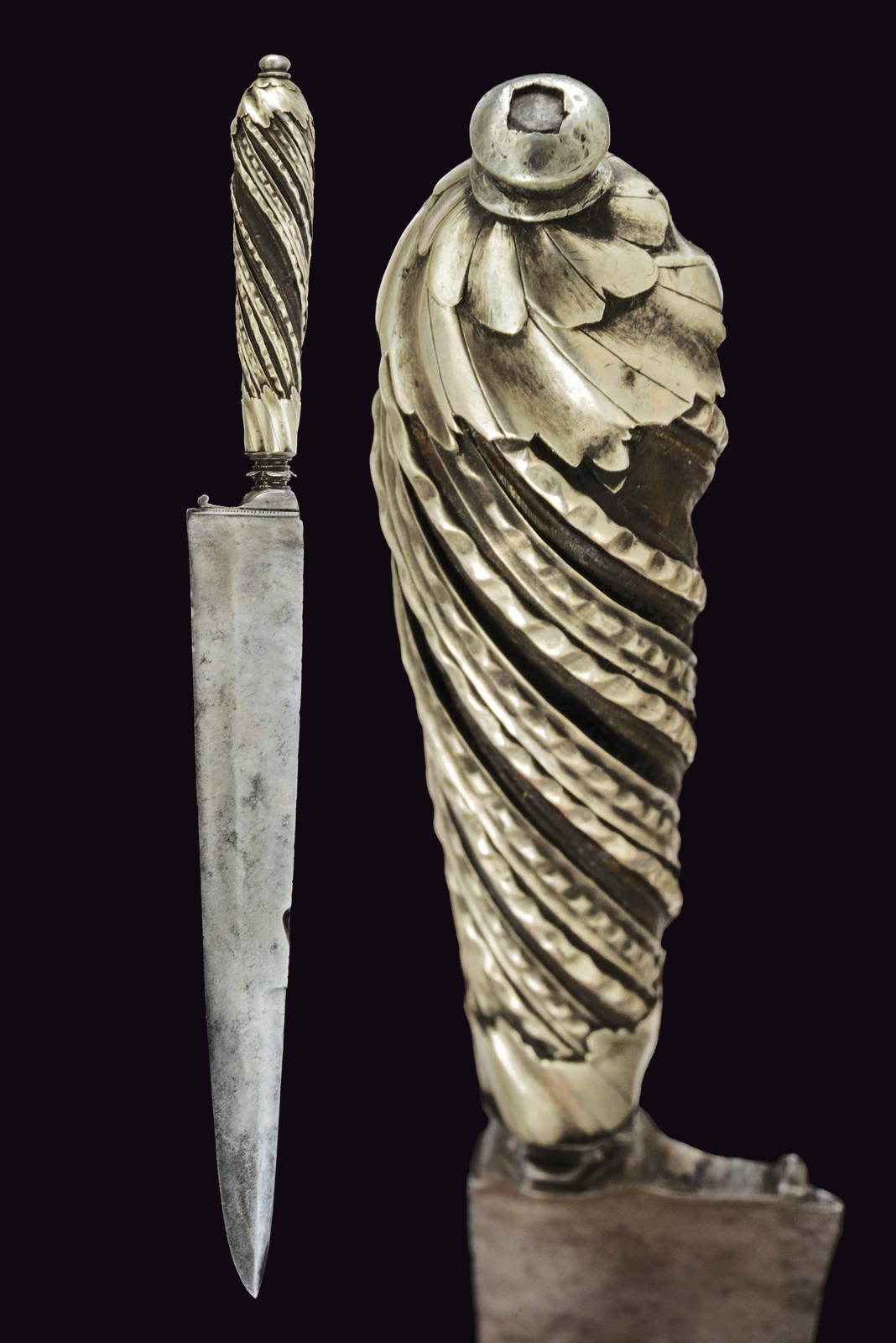 Bel coltello da caccia montato in argento 