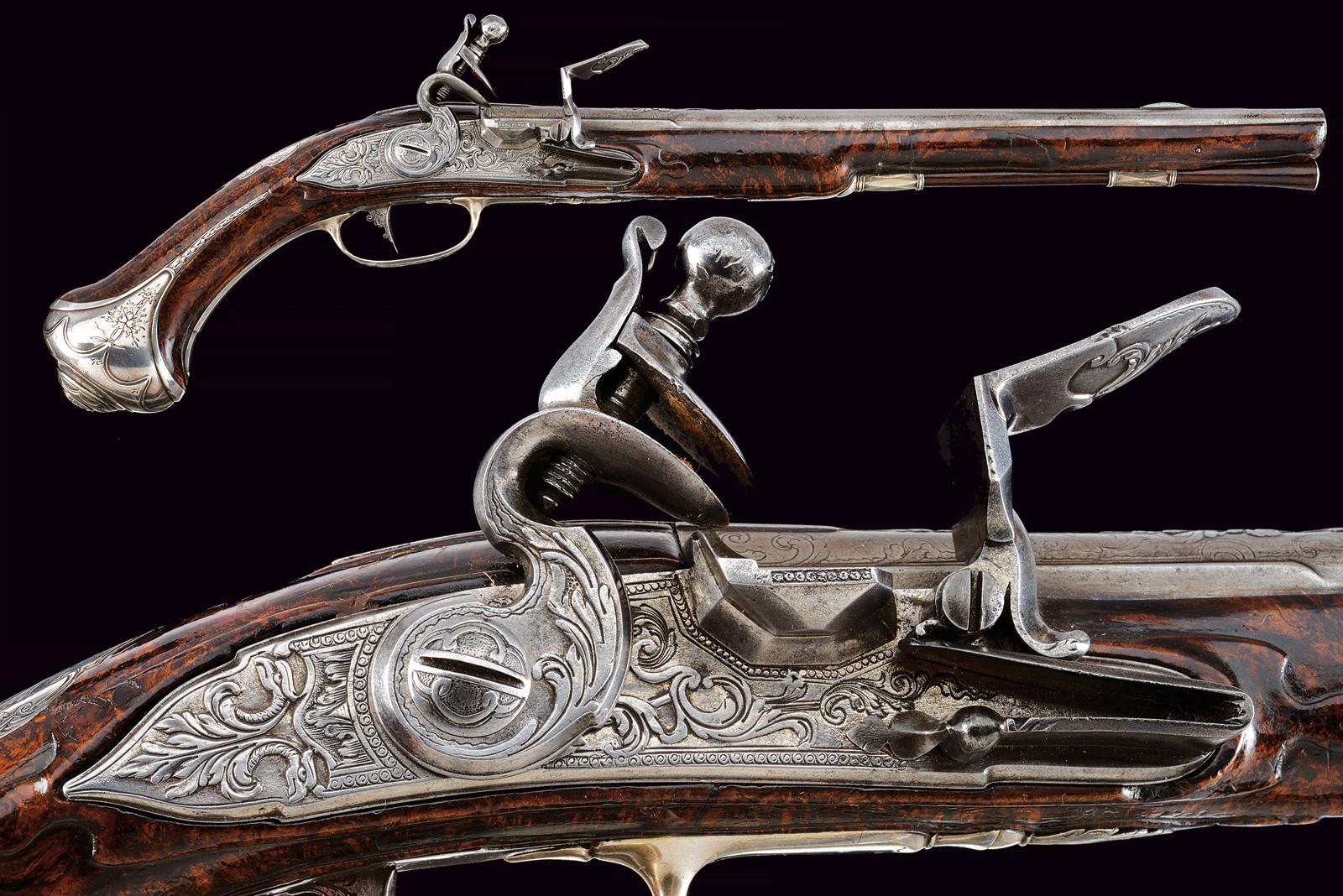 Importante pistola a pietra focaia firmata Corsetto con fornimenti in argento 