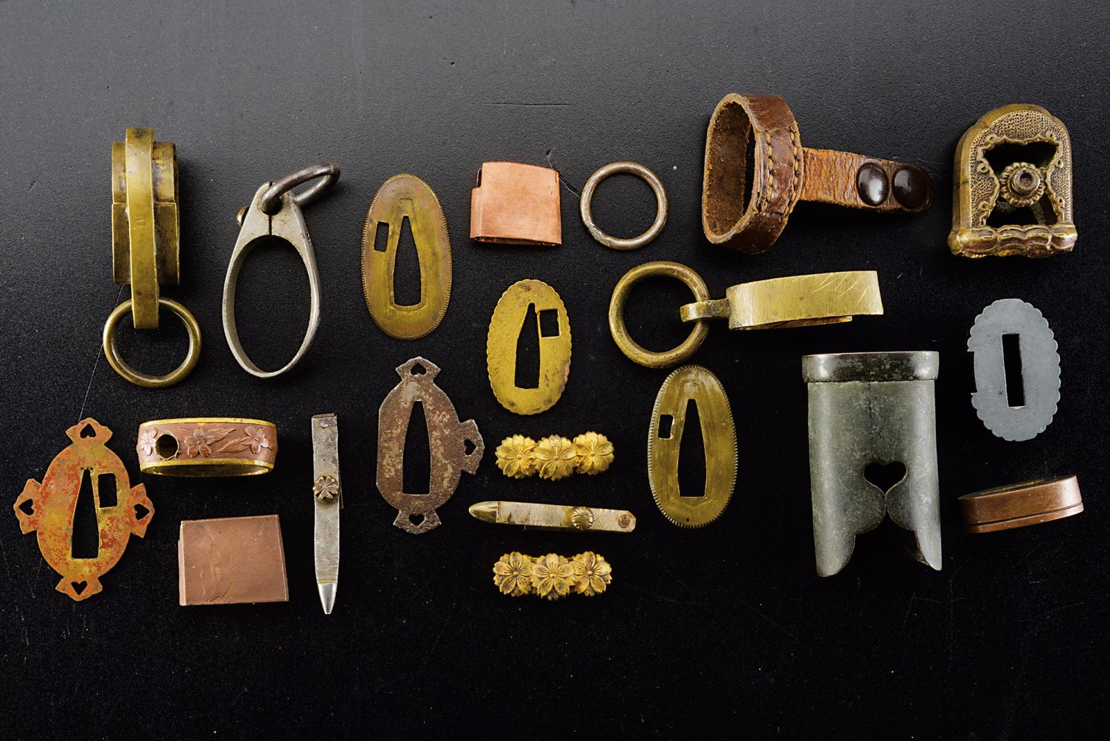 Lotto di accessori (kodogu) per spade giapponesi