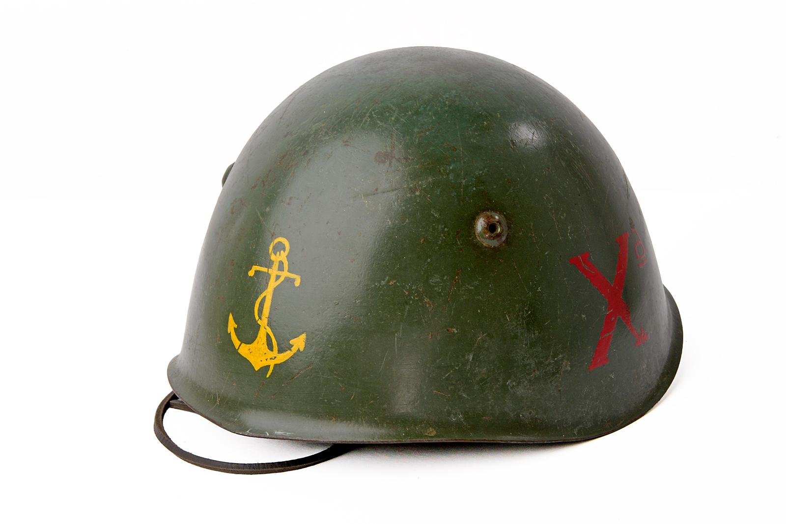 Elmetto Mod. 1933 con fregi della X MAS