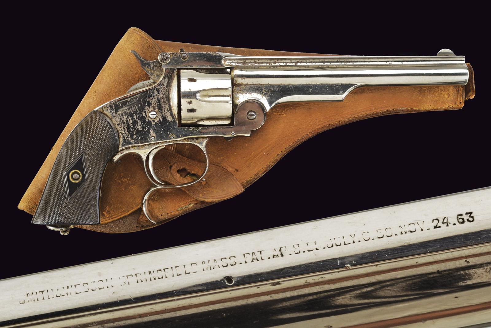Revolver sul tipo S&W con fondina