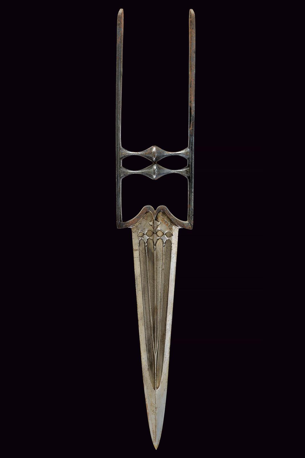 Interessante katar con impugnatura decorata in argento