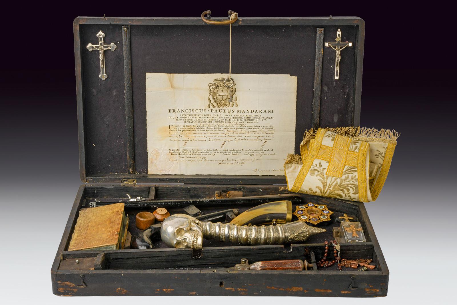 Cassetta con oggetti da esorcismo 